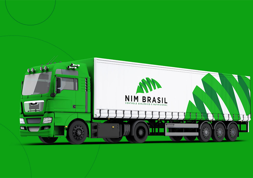 绿色的集装箱运输车和上面的绿色的logo.jpg