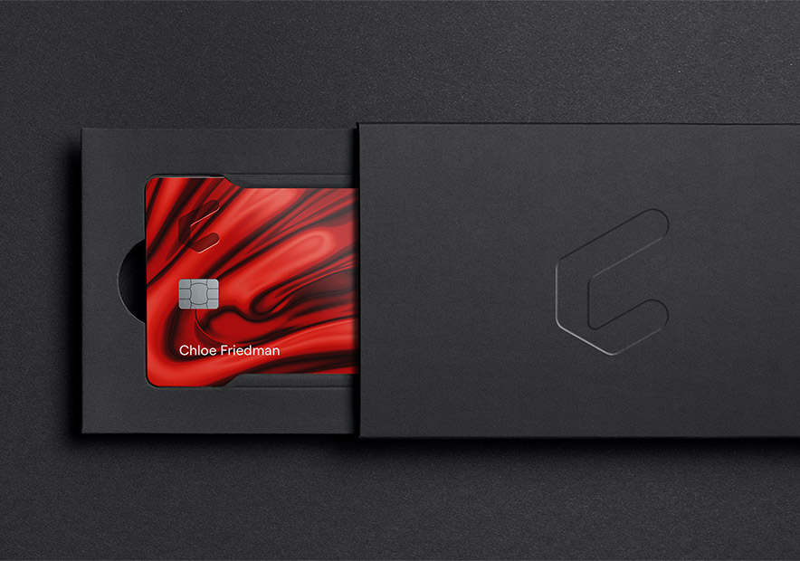 红色的信用卡和黑色的外包装.jpg