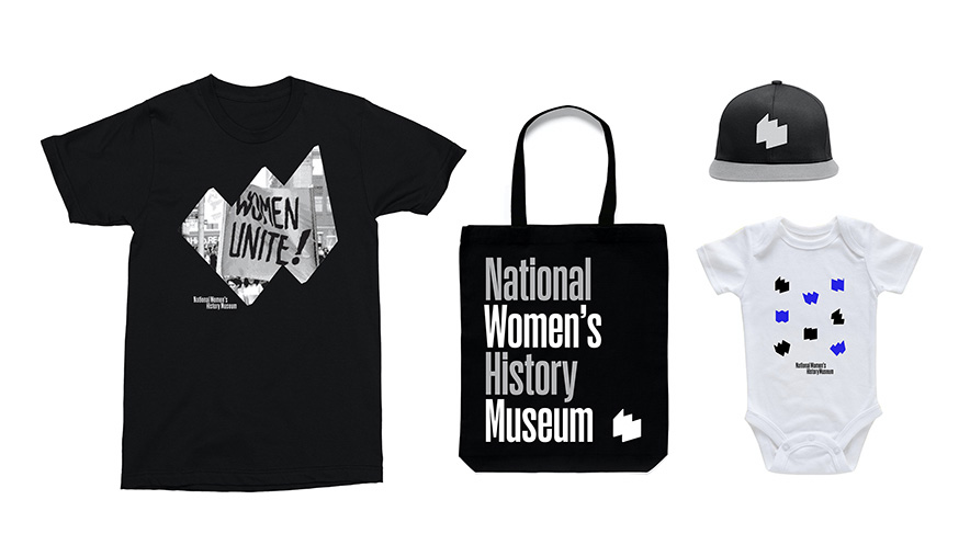 美国女性历史博物馆logo设计应用在T恤衫手提袋.jpg