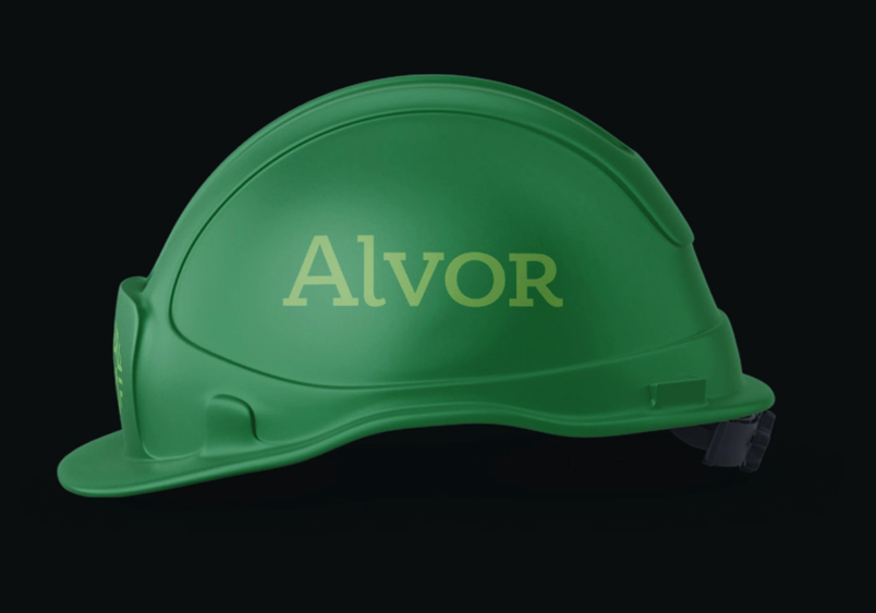 绿色的安全帽和英文logo.png