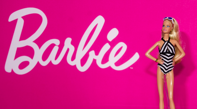 带给芭比娃娃辉煌的logo设计-诞生、演变和内涵.png