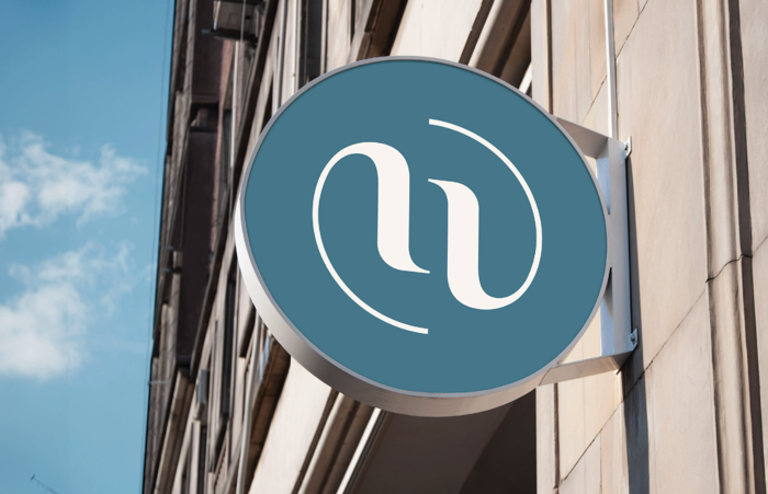 云端美学与精准科技的交融：Nuage高端美容院logo与VI设计解析.png
